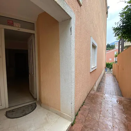 Apartamento One-bedroom Apartment, One Step From The Sea Budva