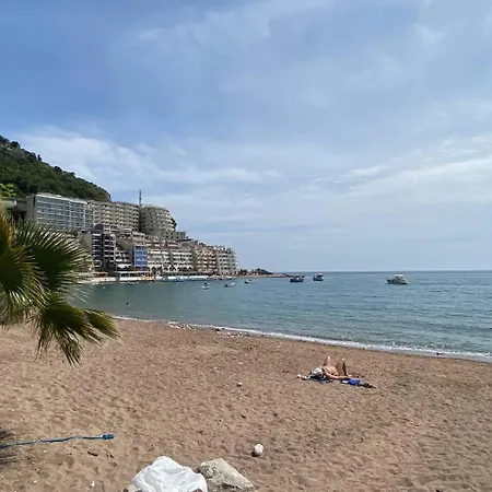 Apartamento One-bedroom Apartment, One Step From The Sea
