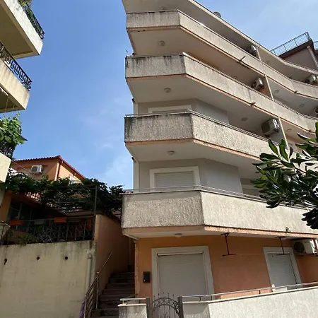 Apartamento One-bedroom Apartment, One Step From The Sea