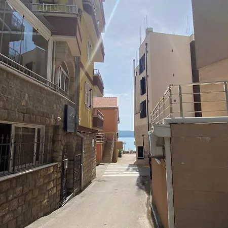 One-bedroom Apartment, One Step From The Sea Apartamento Budva